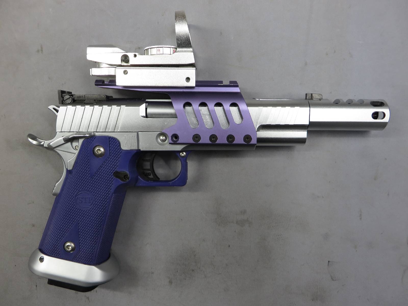 【KSC】STI イーグル5.5 ハイブリッド シルバー リミテッド / マウント・ダットサイト