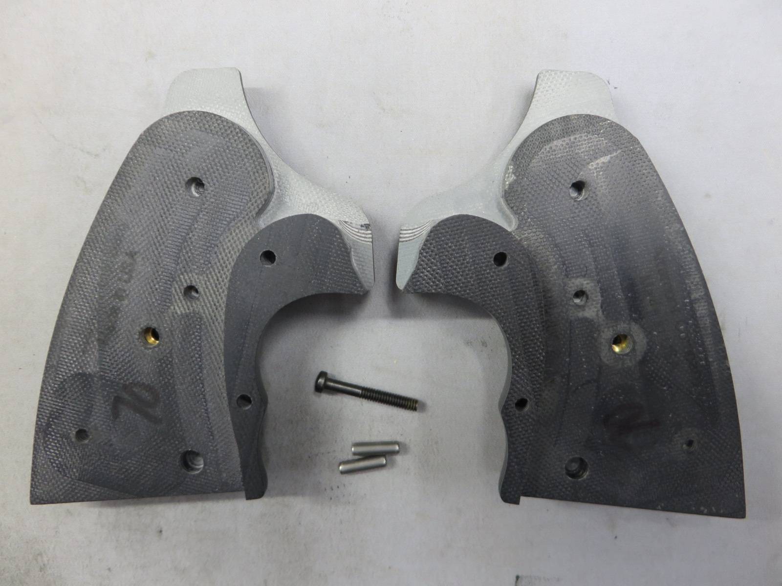 【アルタモント】コルト パイソン コンバットエリート G10 BootSmooth Grey/Black シルバーメダリオン