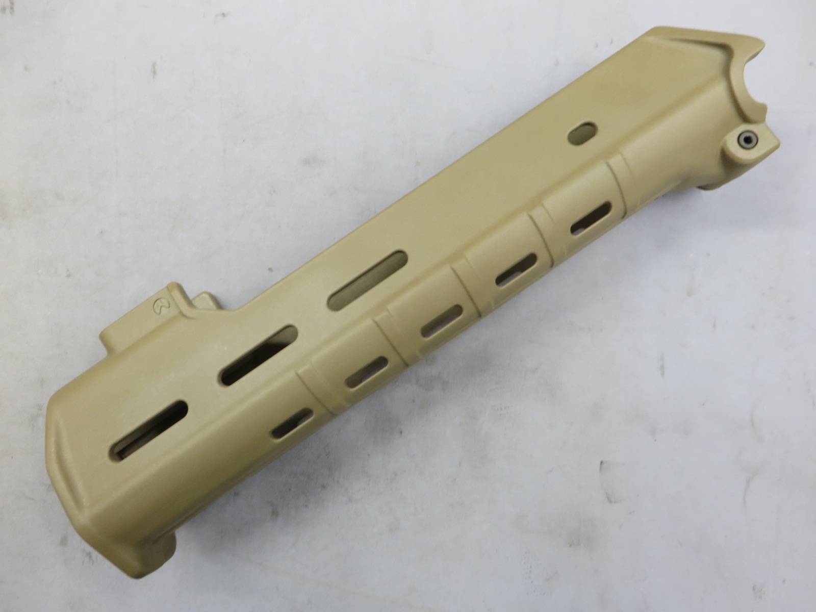【MAGPUL PTS】MASADA ポリマーハンドガード（リアルサイズ）DE MPTS056