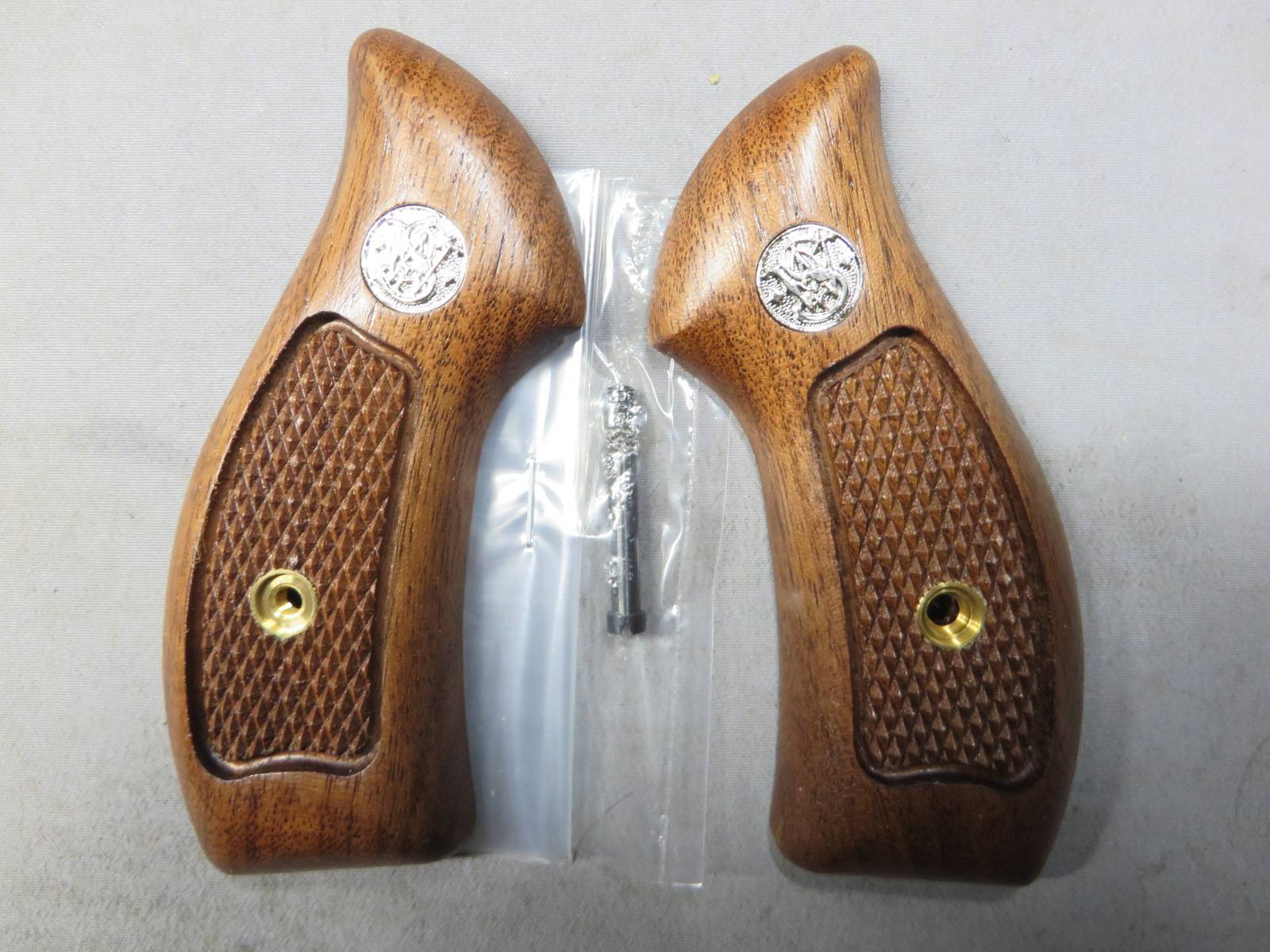 【タナカ】S&W Jフレーム ラウンドバット ウォールナットチェッカー +Weight