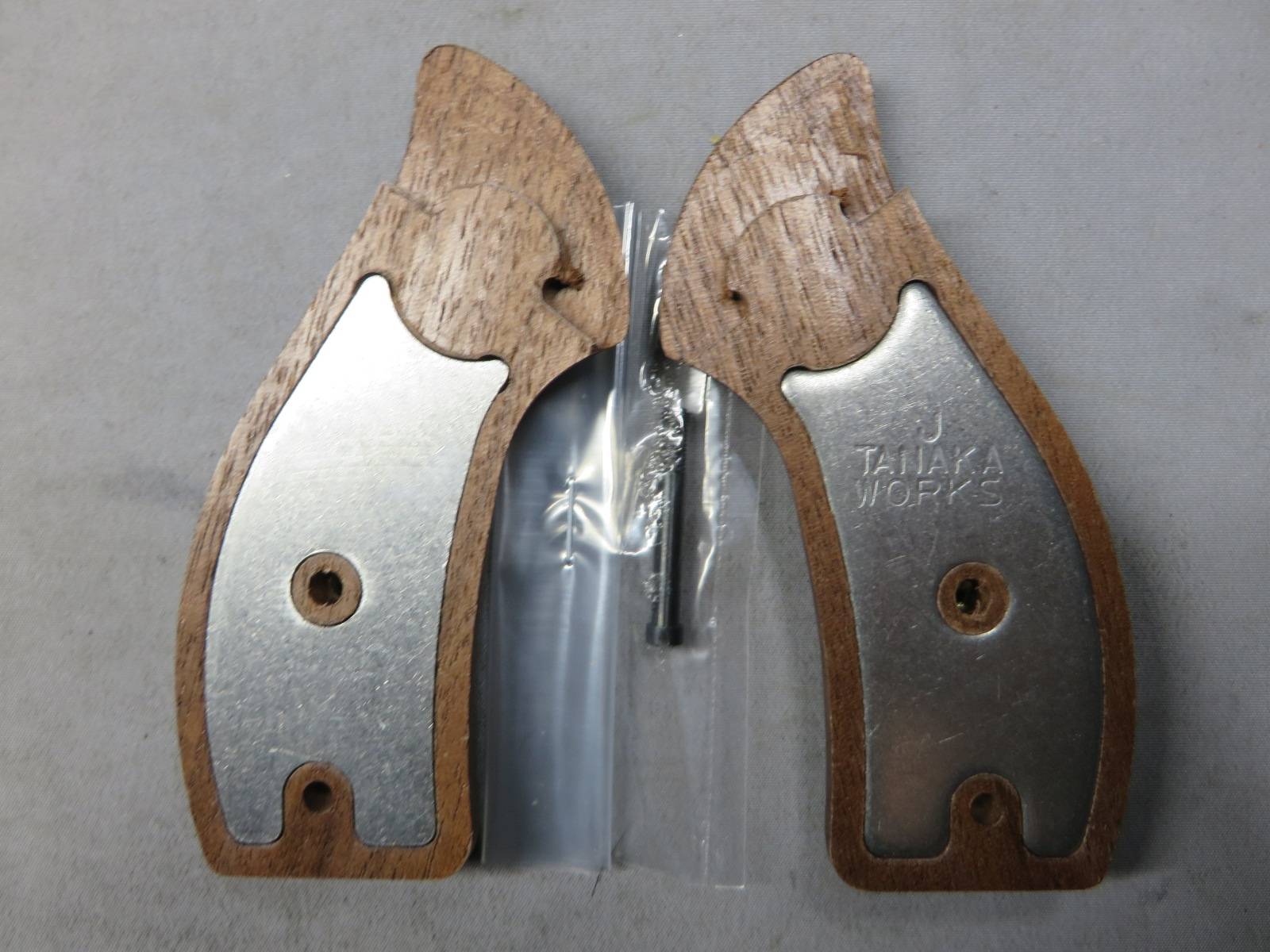 【タナカ】S&W Jフレーム ラウンドバット ウォールナットチェッカー +Weight