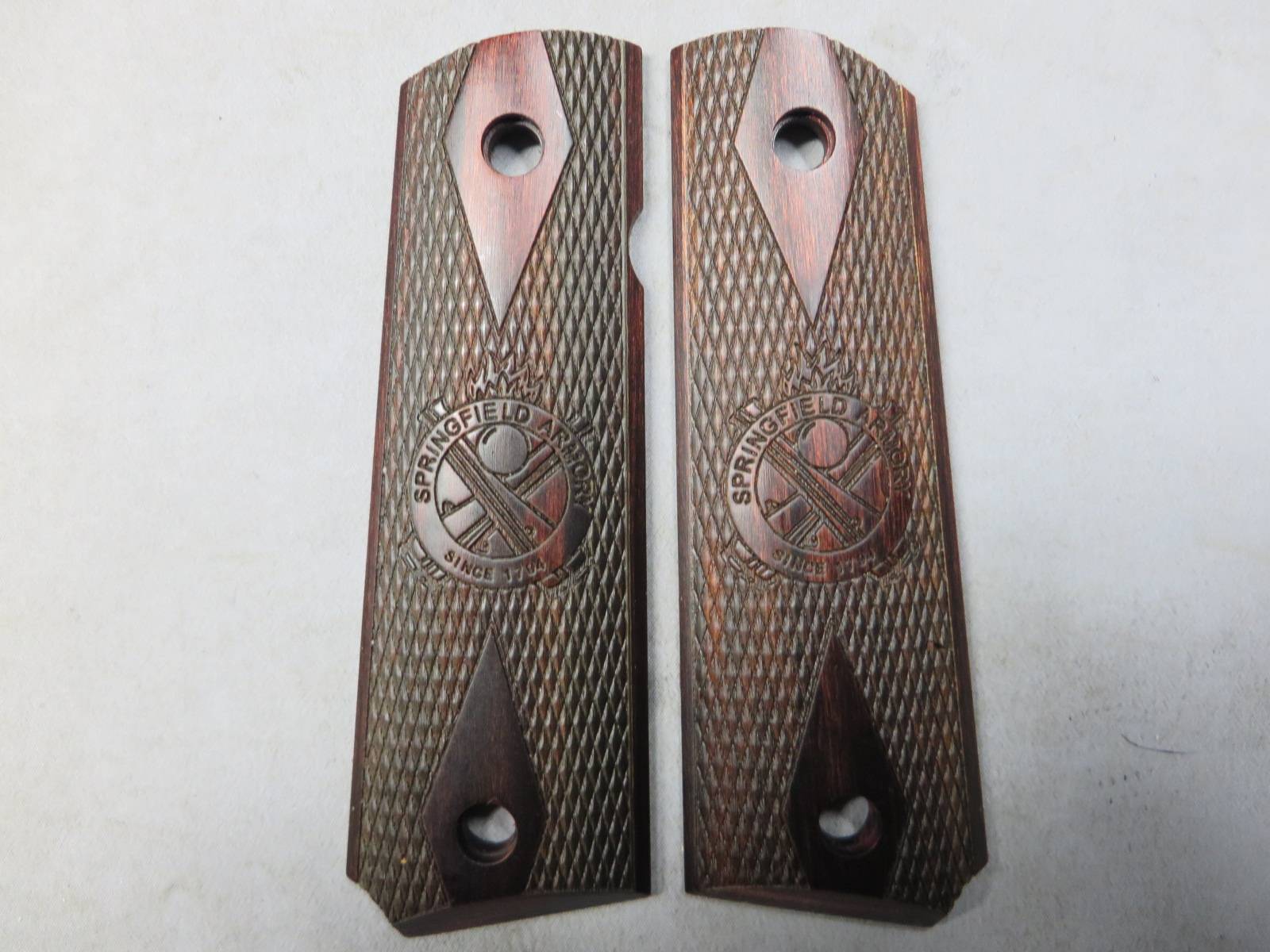 【アルタモント】SpringField Armory Cross Cannon Dia-Checkered フルサイズ グリップ（アンビ加工あり）