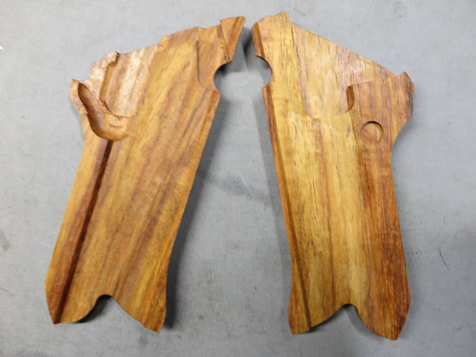 【タナカまたはキャロムショット】ルガーP08 木製グリップ