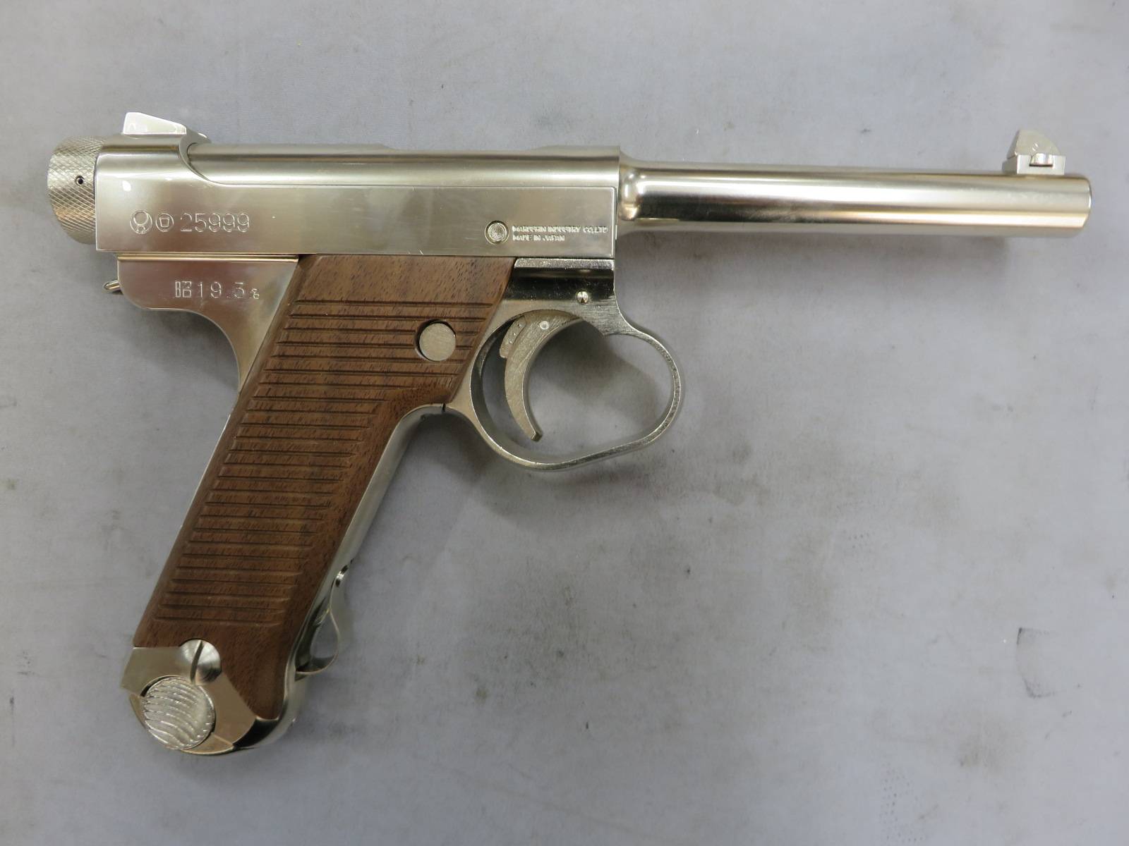 【マルシン】南部14年式 後期型 ニッケルシルバー ウォールナット木製グリップ仕様