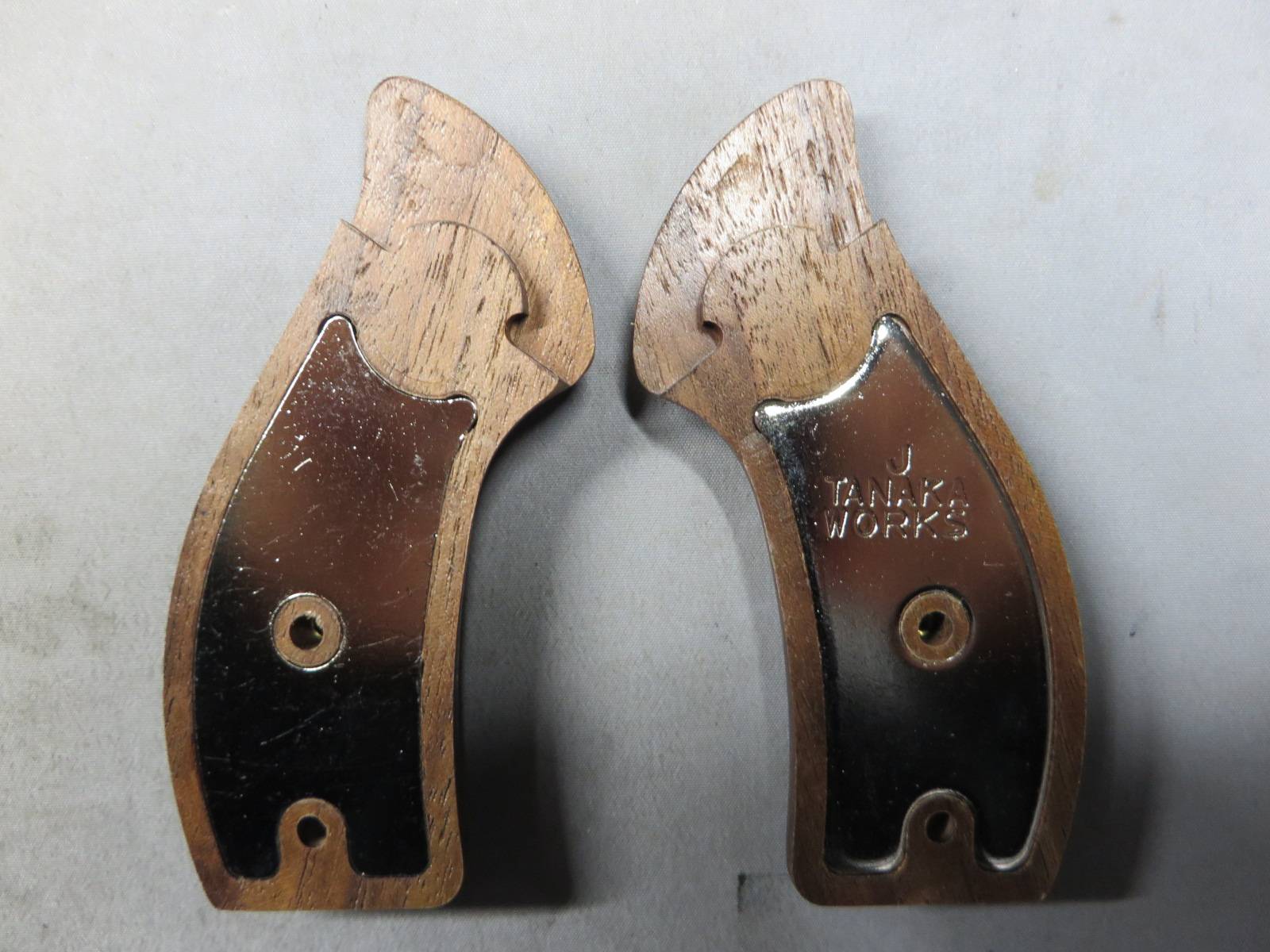 【タナカ】S&W Jフレーム ラウンドバット ウォールナットチェッカー +Weight