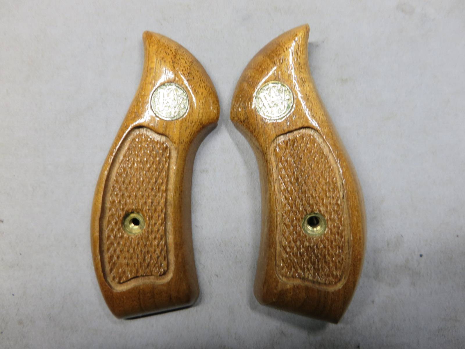 【S&W純正】S&W Jフレーム メダリオン付き 木製グリップ