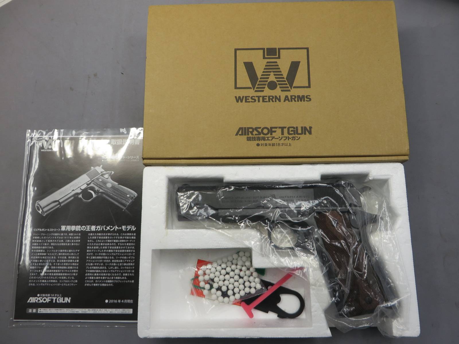 【ウエスタンアームズ】コルト ガバメント M1911A1ミリタリーモデル・木製グリップ(ブラスト&ソリッドフィニッシュ)