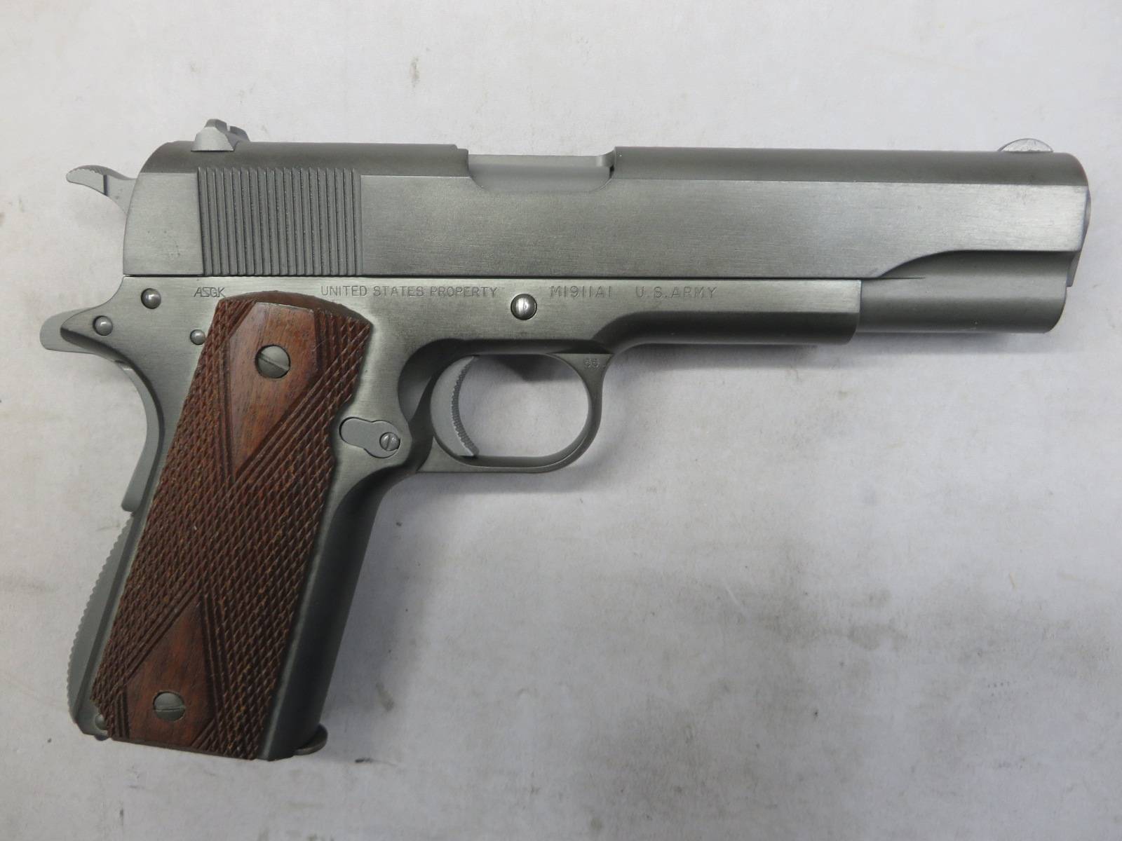 【ウエスタンアームズ】コルト ガバメント M1911A1ミリタリーモデル・木製グリップ（ブラスト＆ソリッドフィニッシュ）