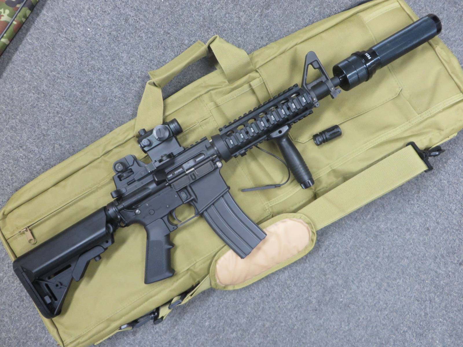 【東京マルイ】CQB-R Block1 GBB・ライト ダットサイト・サイレンサー